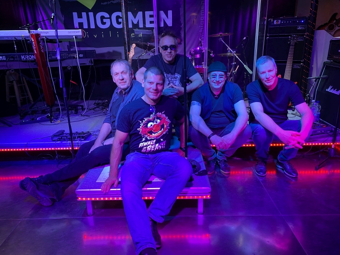 2022 12 10   HIGGMEN Copyright Higgmen   mittel 84049 Higgmen unplugged